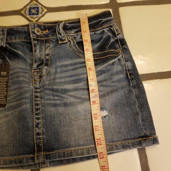 Victoria's Secret Low 5 Flap Slightly Distressed Medium Wash Jean Skirt - Picture 7 of 10